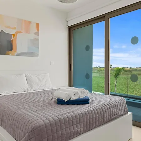 Serenity Waves 22 וילה לרנקה