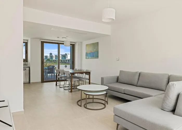 Serenity Waves 22 Vila